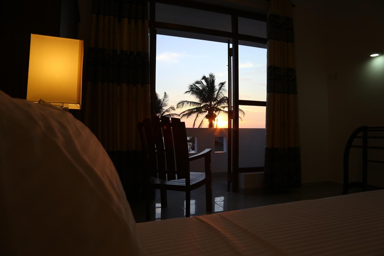 Hikka Regent Hotel Hikkaduwa Dış mekan fotoğraf