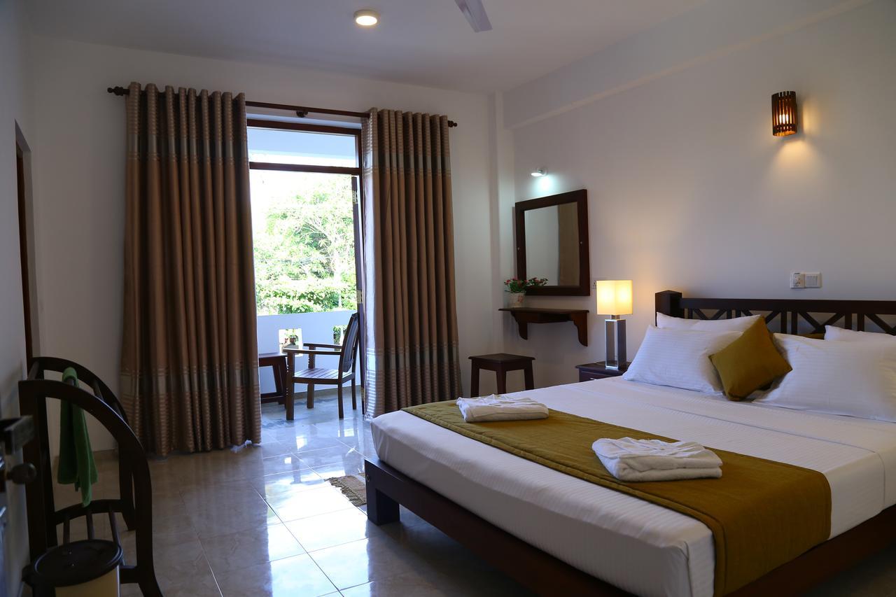 Hikka Regent Hotel Hikkaduwa Dış mekan fotoğraf